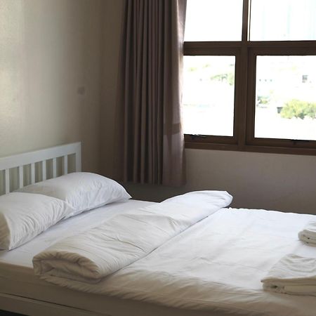 Krung Tone Hostel Bangkok Buitenkant foto