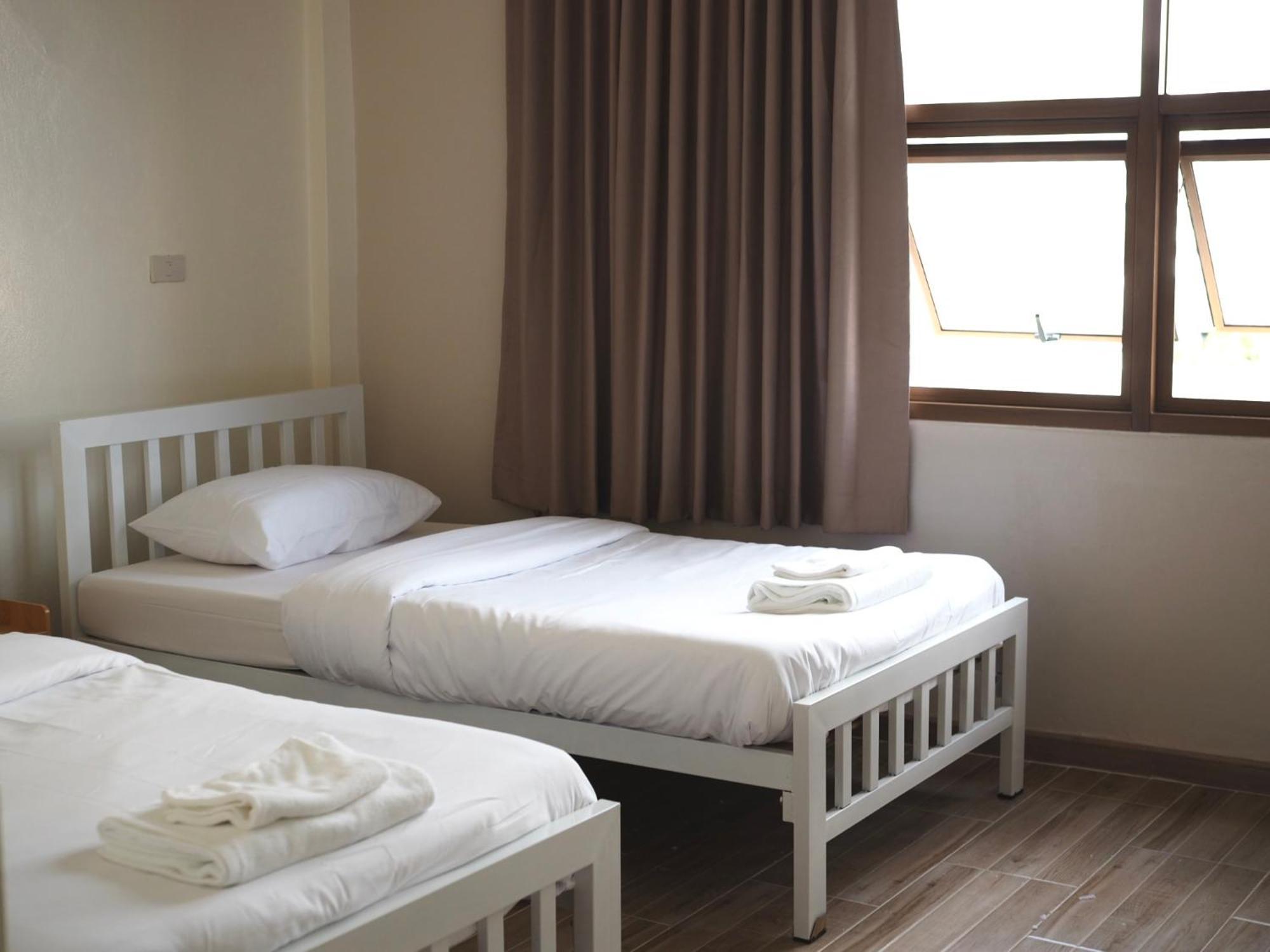 Krung Tone Hostel Bangkok Buitenkant foto