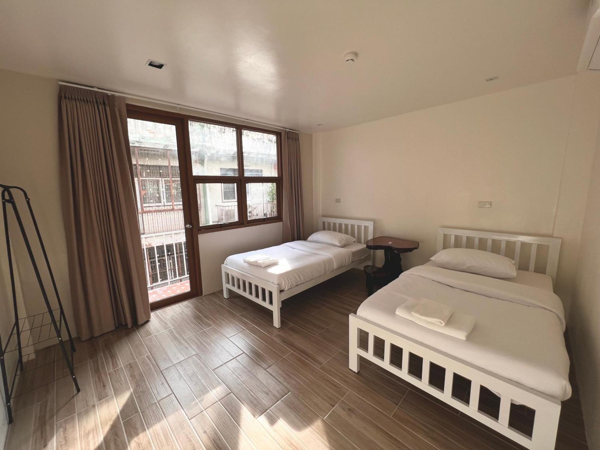 Krung Tone Hostel Bangkok Buitenkant foto