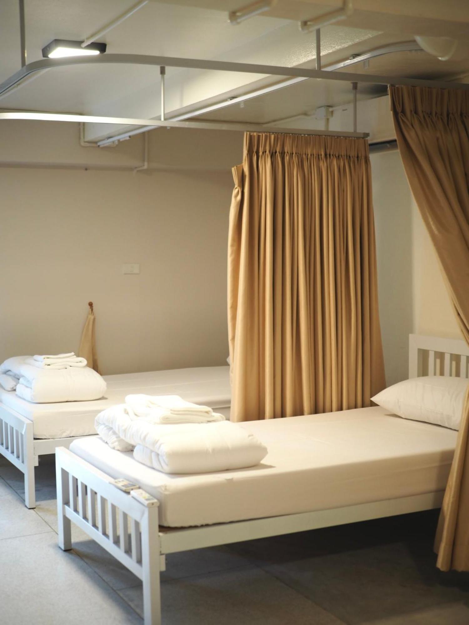 Krung Tone Hostel Bangkok Buitenkant foto