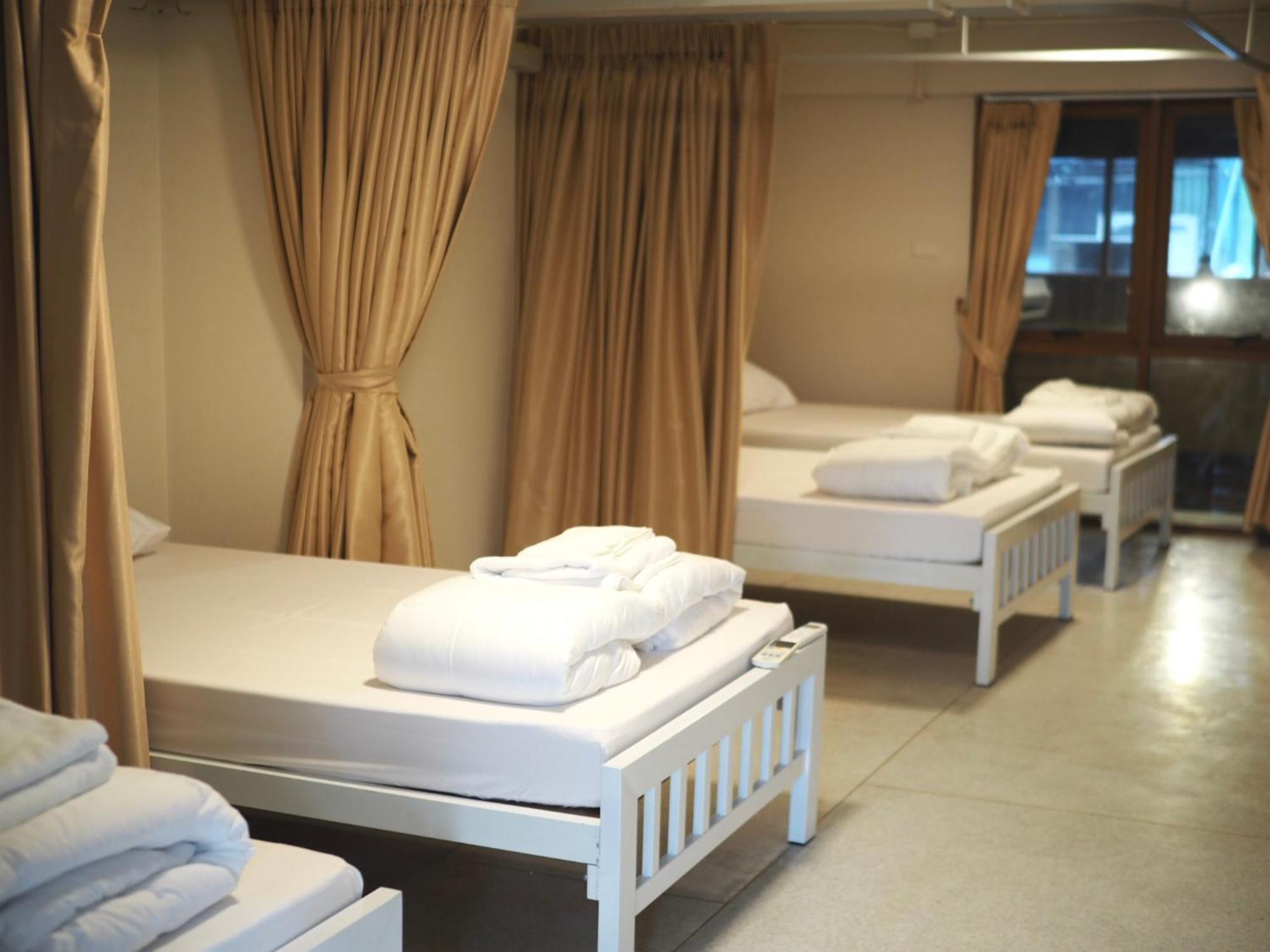 Krung Tone Hostel Bangkok Buitenkant foto