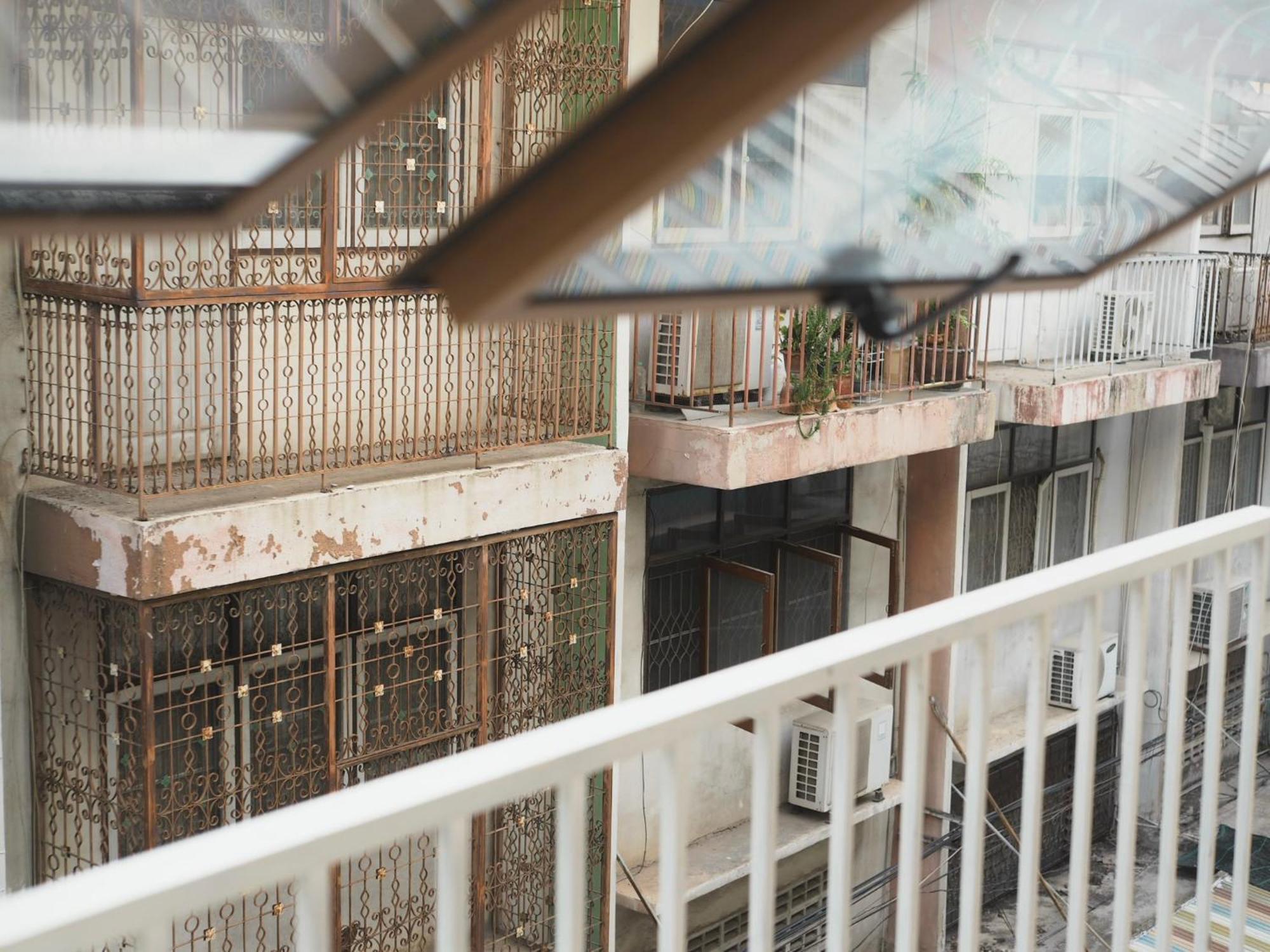 Krung Tone Hostel Bangkok Buitenkant foto